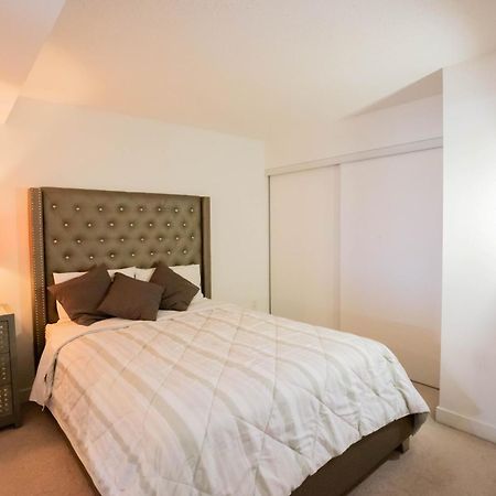 Cn Tower View Suite With Free Parking โตรอนโต ภายนอก รูปภาพ