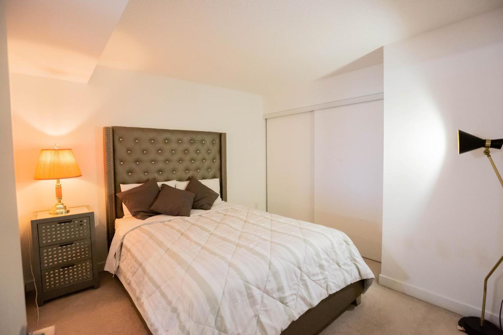 Cn Tower View Suite With Free Parking โตรอนโต ภายนอก รูปภาพ
