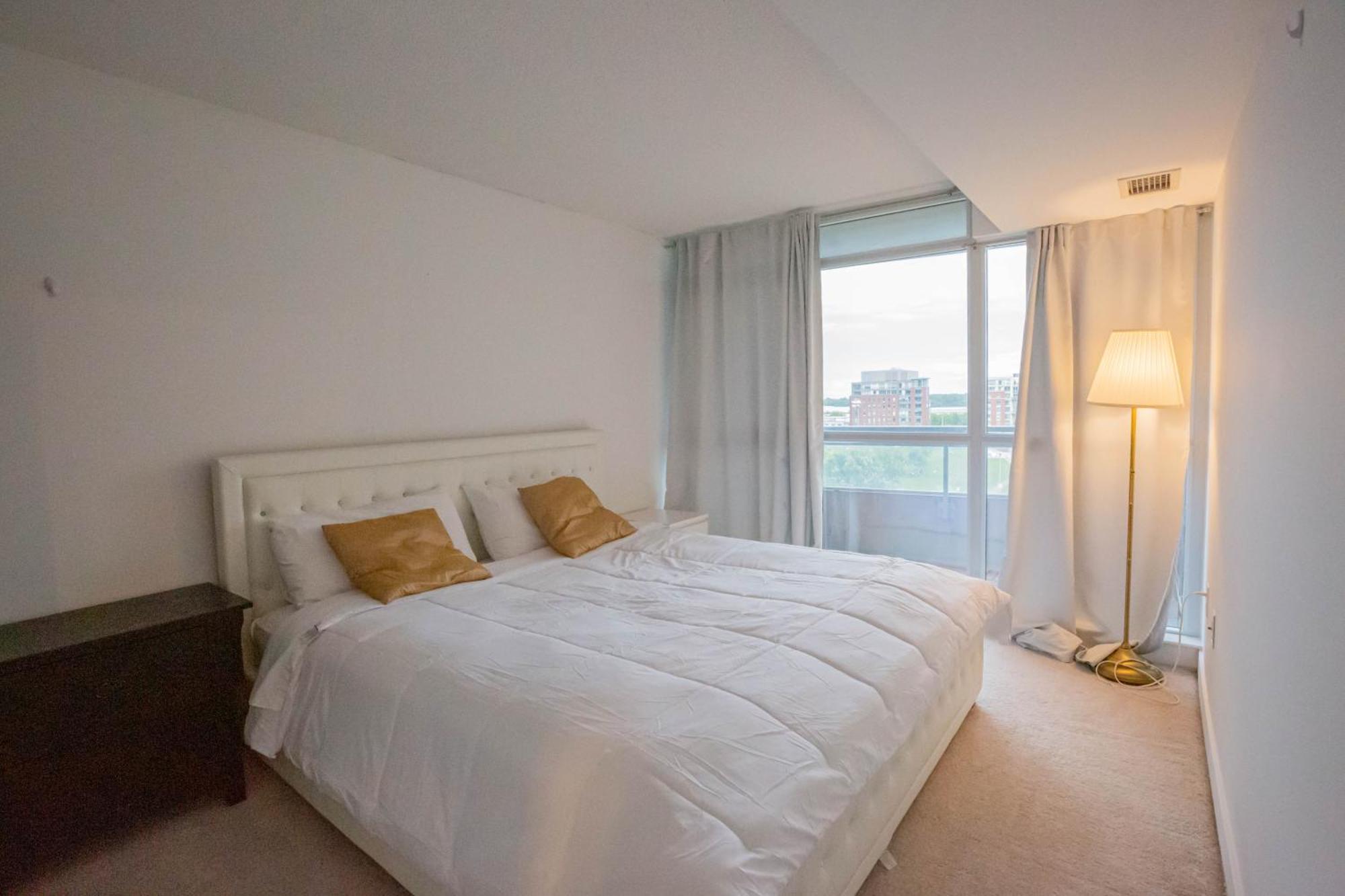 Cn Tower View Suite With Free Parking โตรอนโต ภายนอก รูปภาพ
