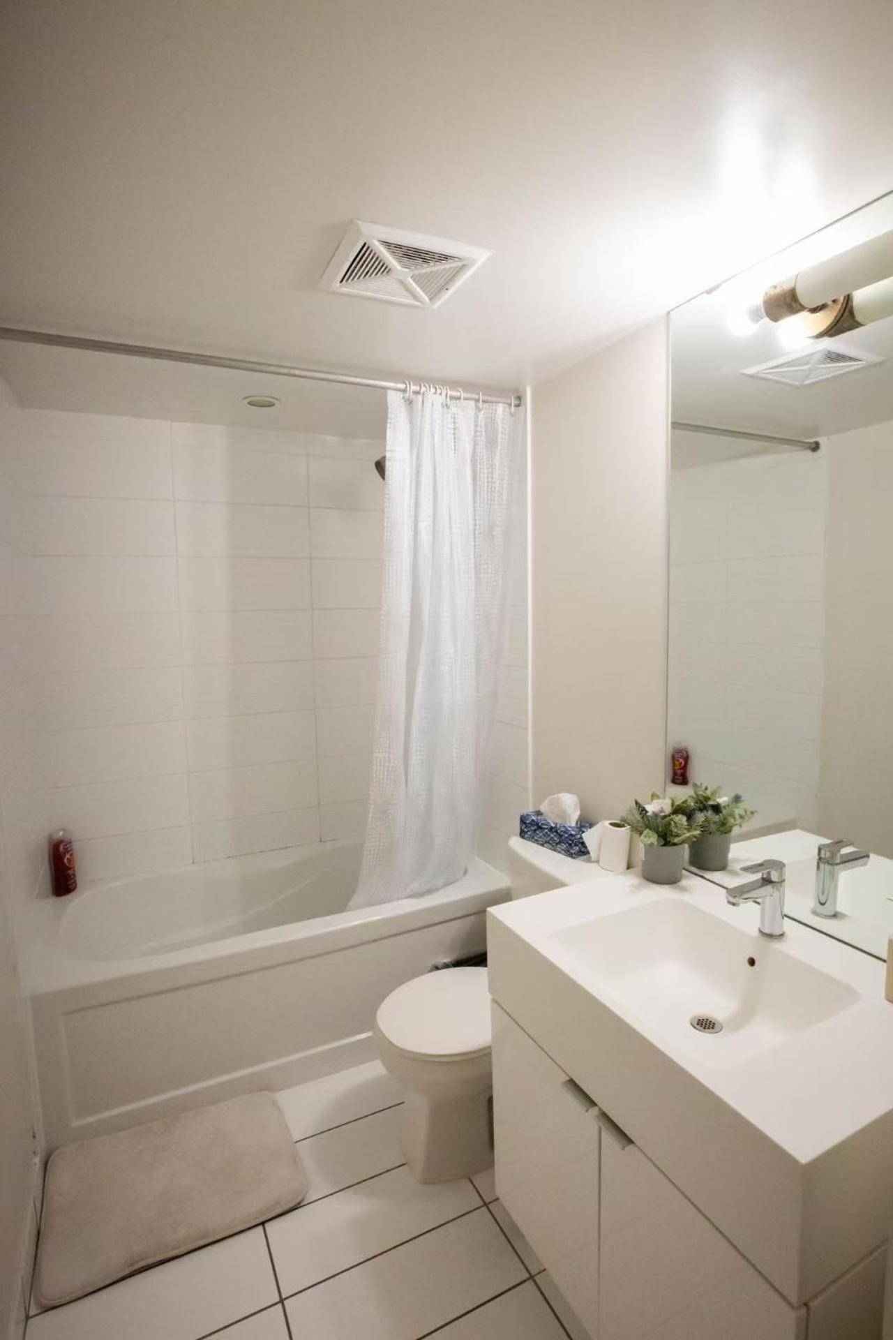 Cn Tower View Suite With Free Parking โตรอนโต ภายนอก รูปภาพ