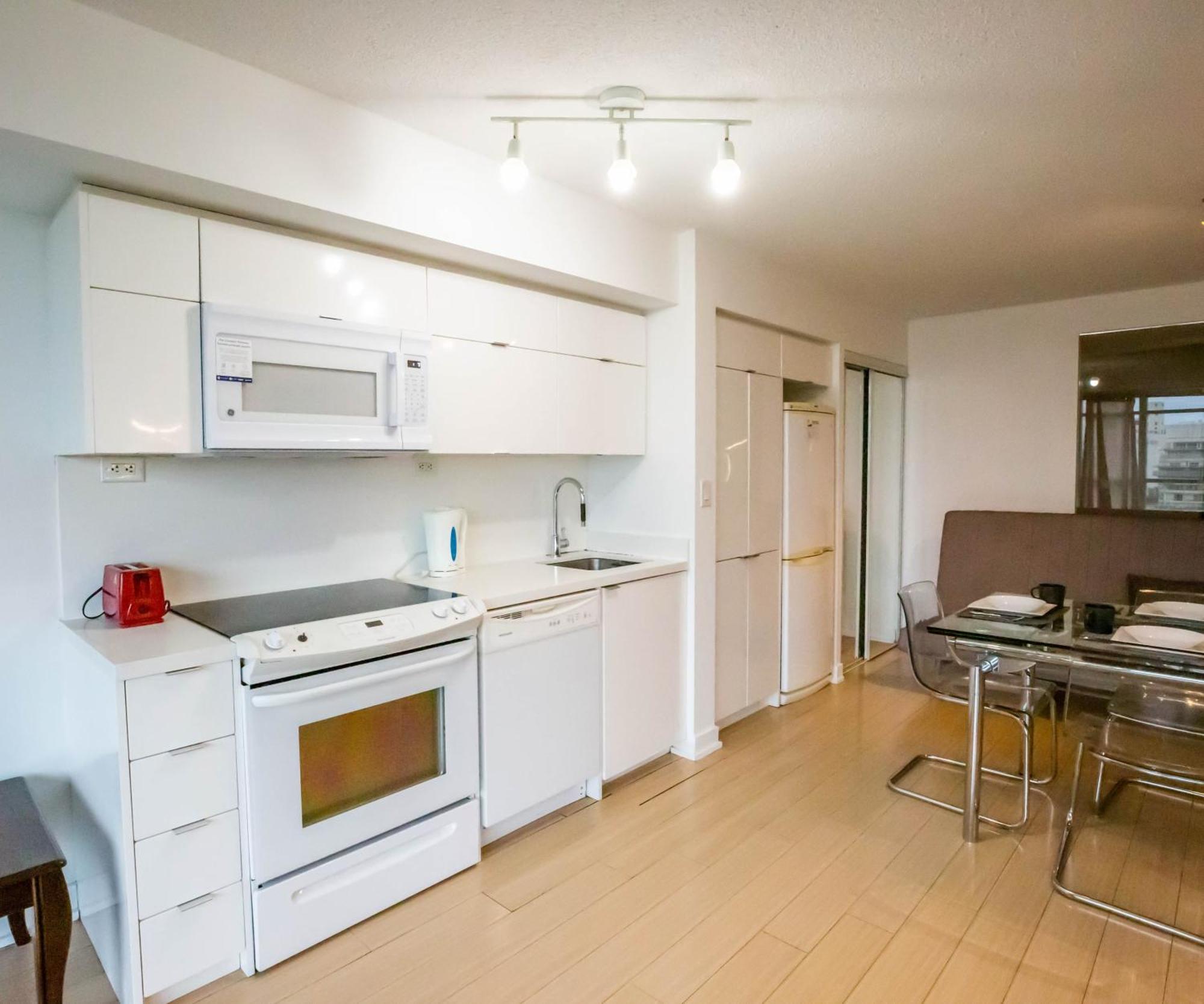 Cn Tower View Suite With Free Parking โตรอนโต ภายนอก รูปภาพ
